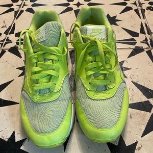 MEN'S NIKE AIR MAX 1 PRM TOPOGRAPHY Volt/Barely Volt/White FN6832-702 Shoes